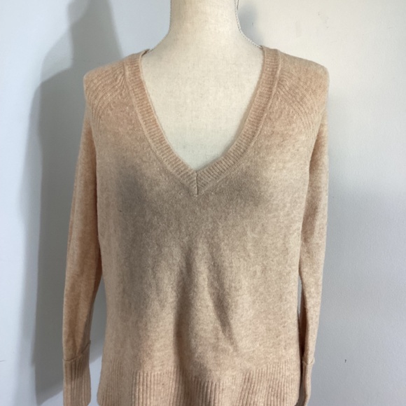 NWT J.CREW SIZE XS V NECK SWEATER MERINO WOOL ALPACA BLEND BEIGE CLASSIC - Picture 2 of 11
